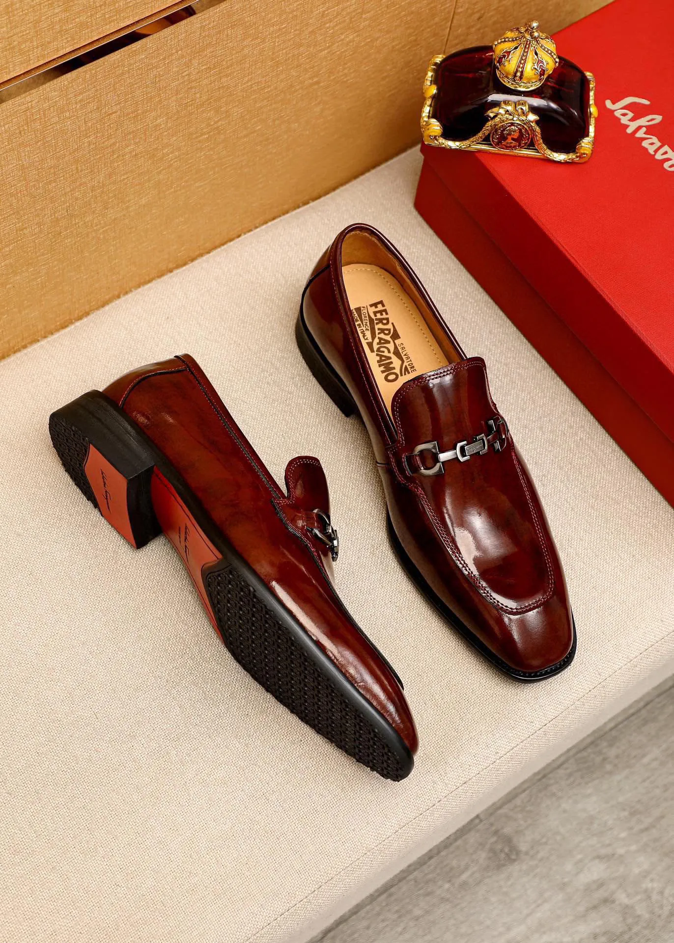Men's shoes 💰460 💐 Product trademark: Ferragamo "Ferragamo" casual leather shoes Regular size: 38-44 (custom-made for 45🉑️) Product materials: Selected imported first-layer open-edge beaded cowhide upper + original hardware buckle, imported water-dyed cowhide leather lining. Strong three-dimensional visual effect, combined outsole Color: 3⃣️colors available
